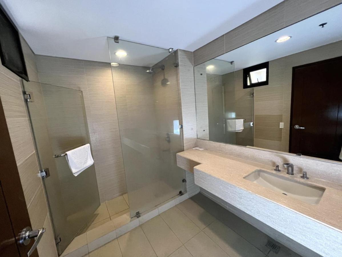 Anvaya Cove Short Term Rental Condos Morong  Eksteriør billede