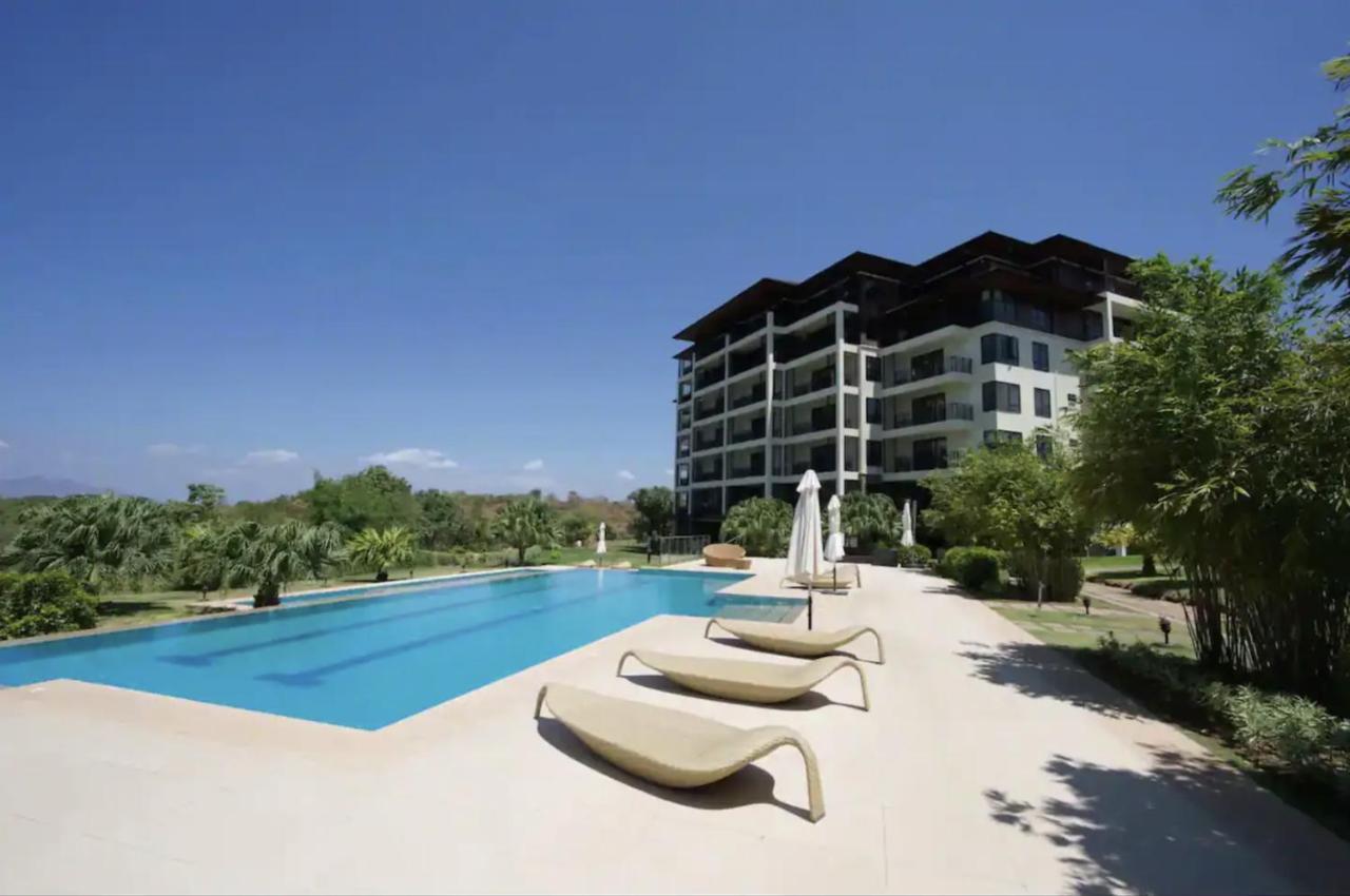 Anvaya Cove Short Term Rental Condos Morong  Eksteriør billede